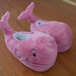 Vineyard Vines Whale Slippers